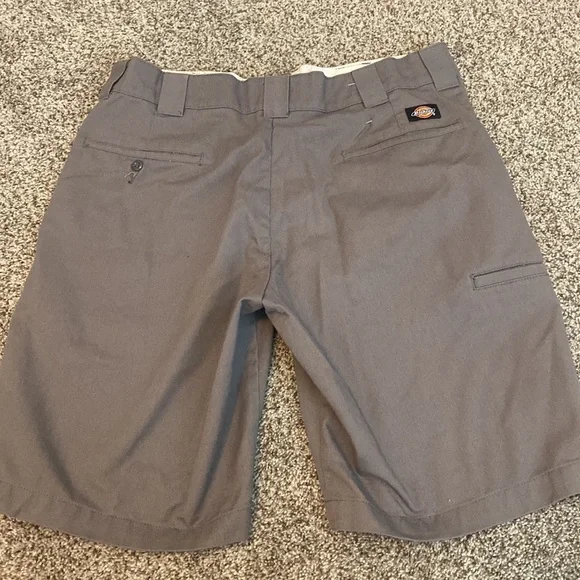 Dickies Relaxed Fit Grey Shorts Sz 34 - Picture 2 of 4